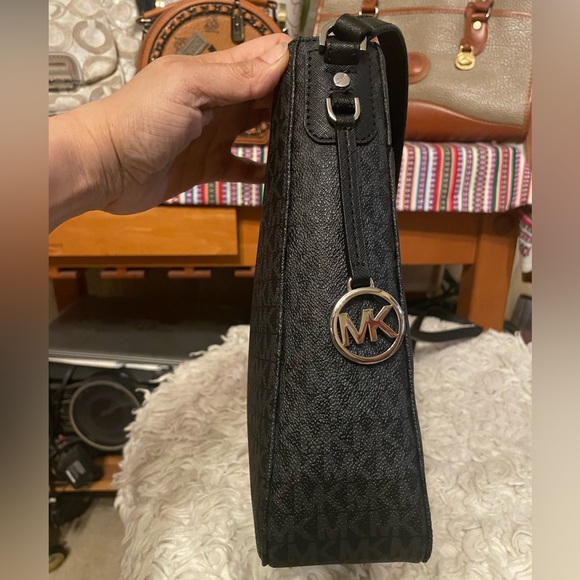 Michael Kors small-medium black crossbody bag - Picture 3 of 5